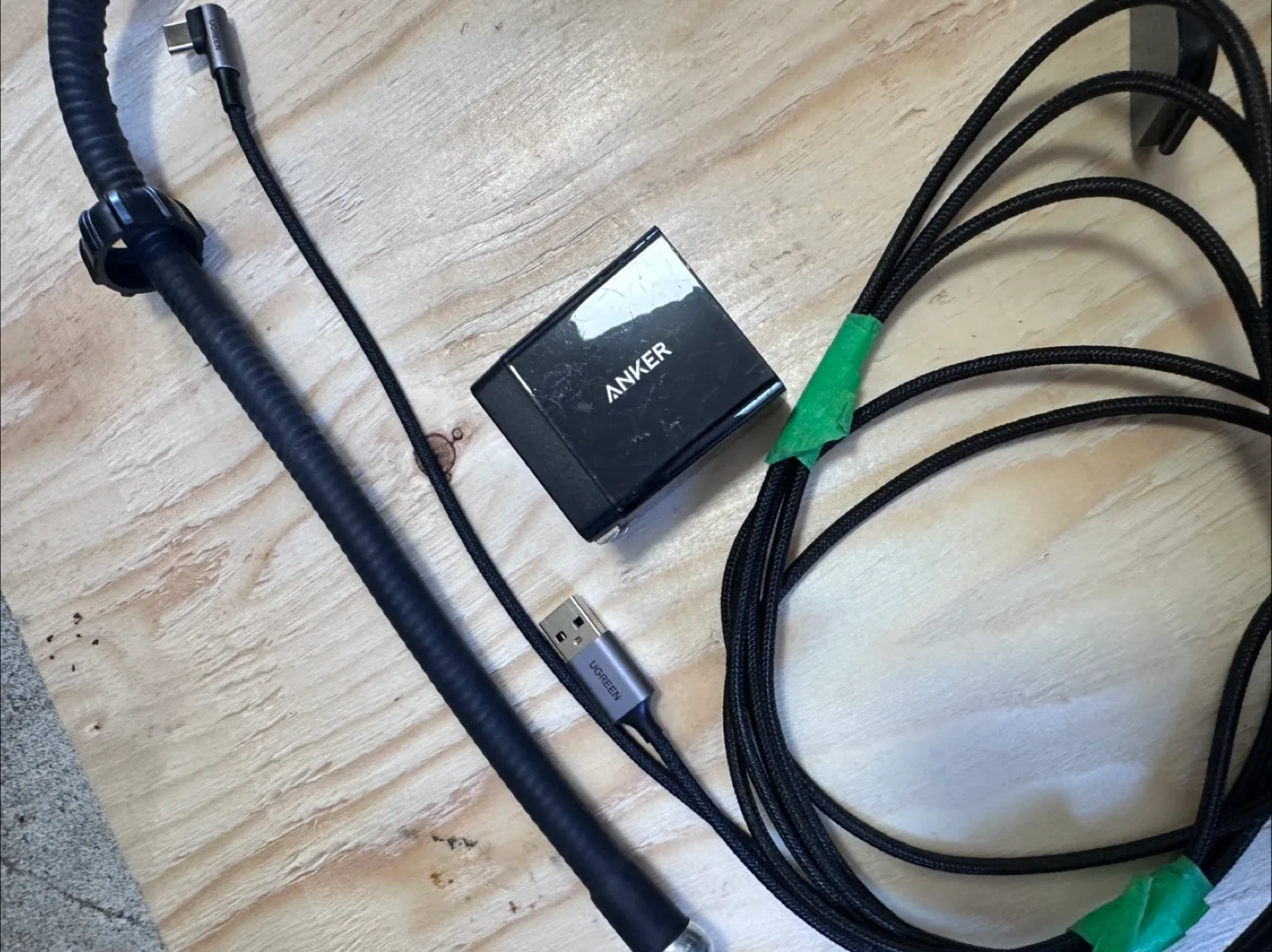 Anker Power Adapter & Ugreen Hub image indicator(5)