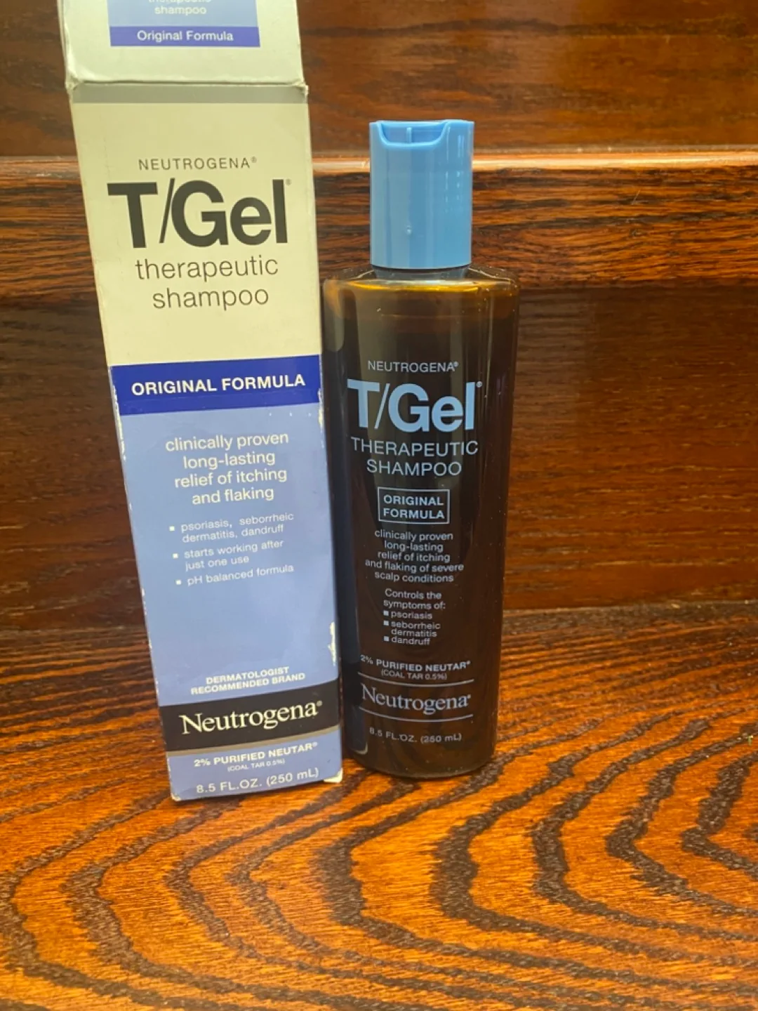 Neutrogena T/Gel Therapeutic Shampoo, 8.5 fl oz image indicator(2)