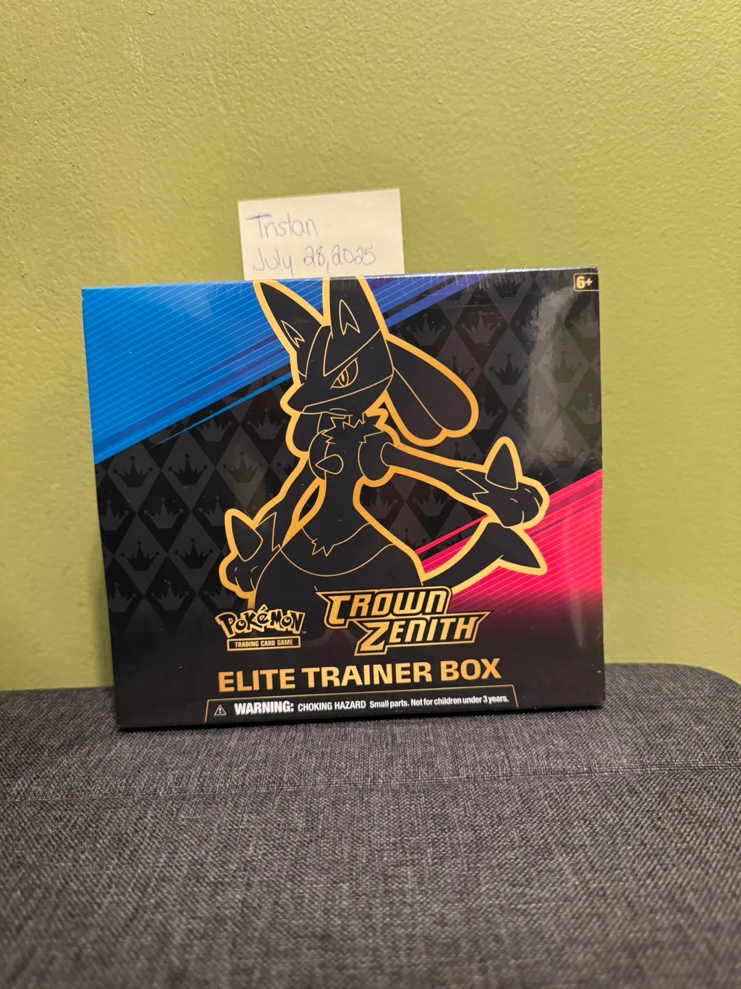 Pokémon Crown Zenith Elite Trainer Box thumbnail