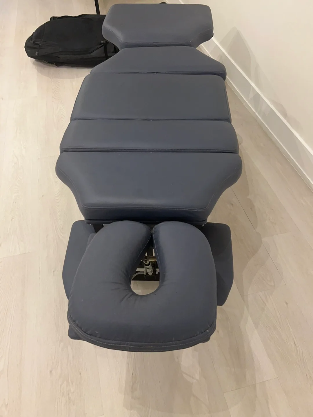 Portable chiropractic Table with Carrying Case image indicator(2)