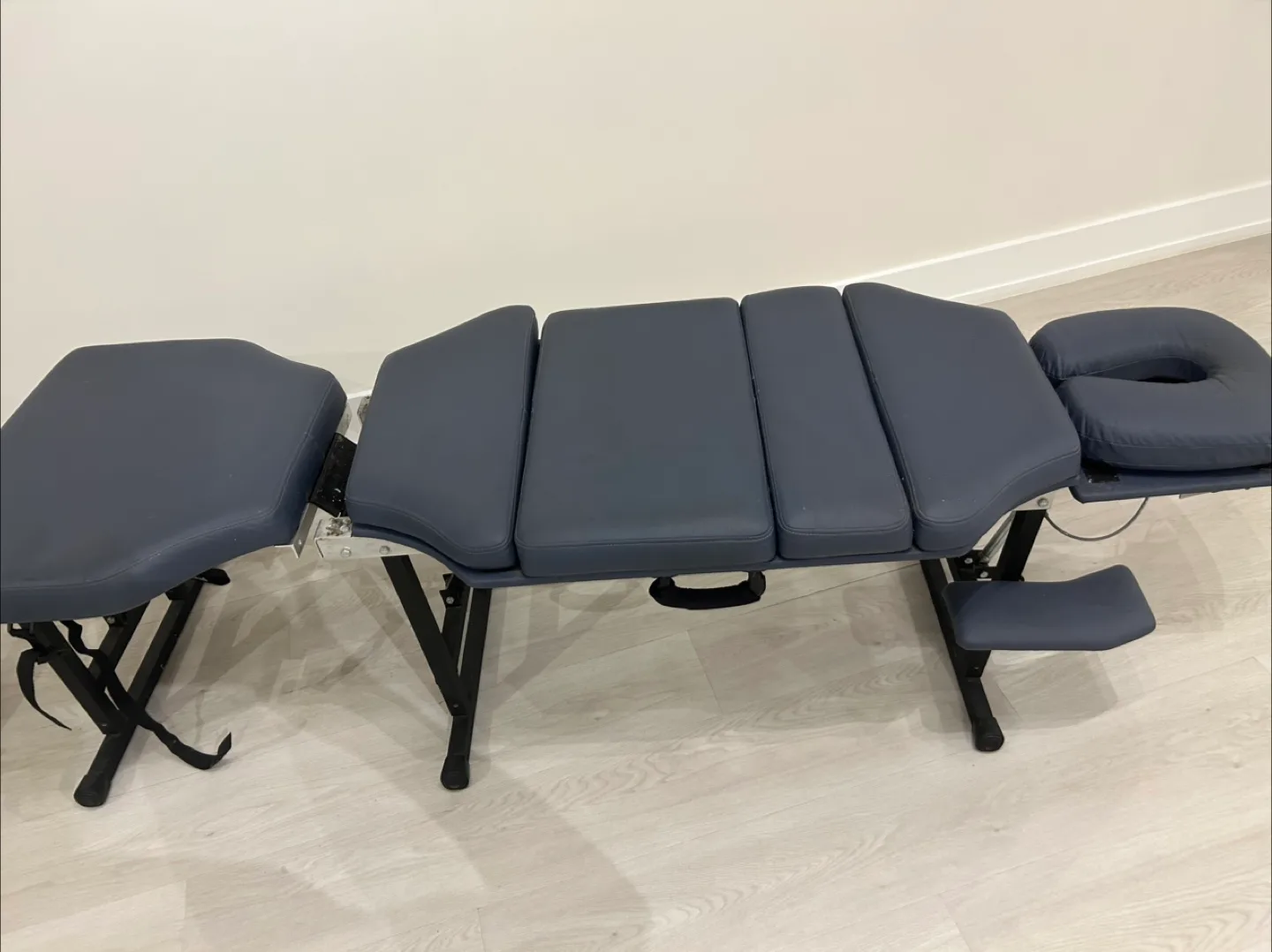 Portable chiropractic Table with Carrying Case thumbnail