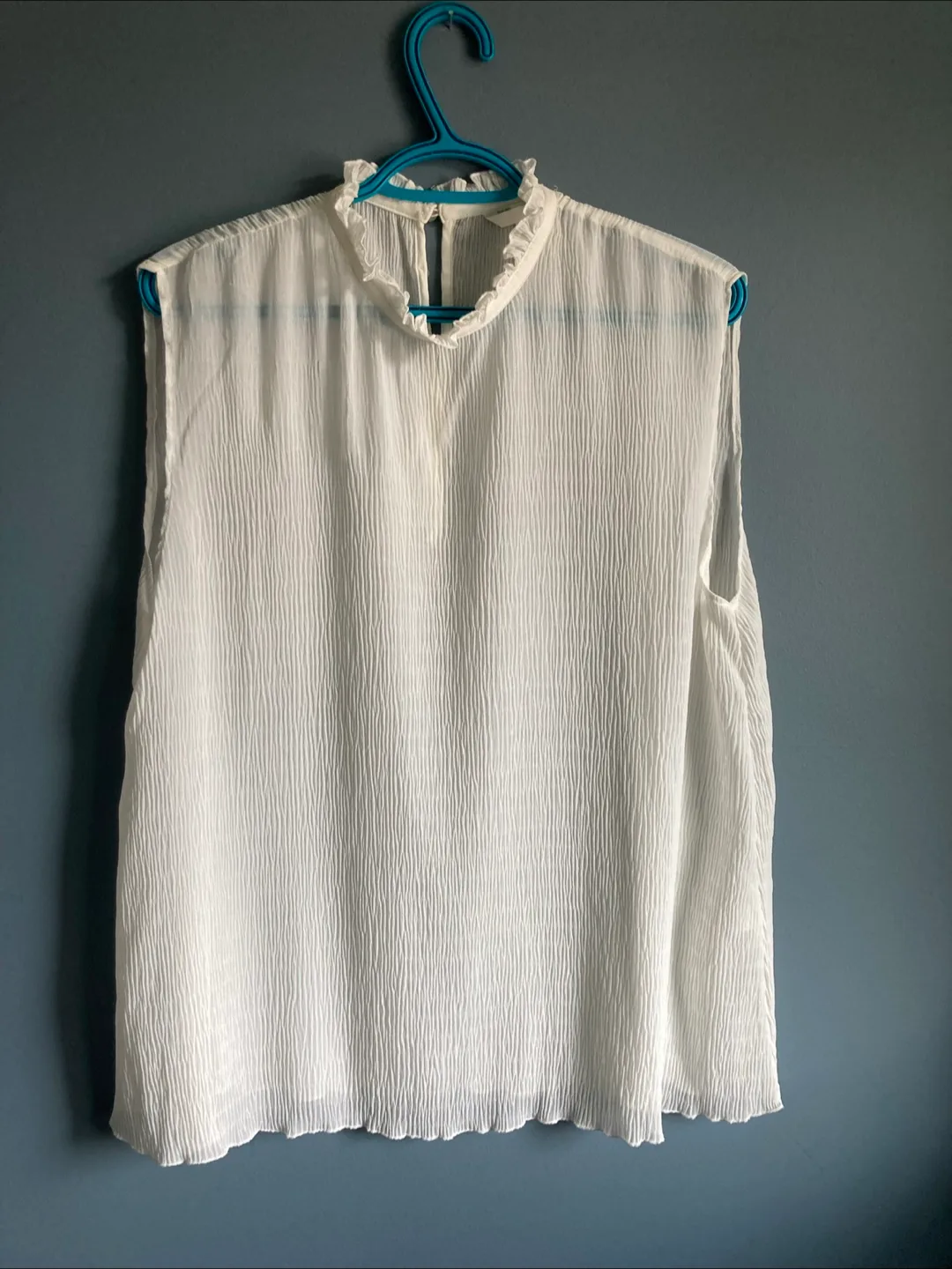 H&M White Sleeveless Blouse - Size 12 thumbnail