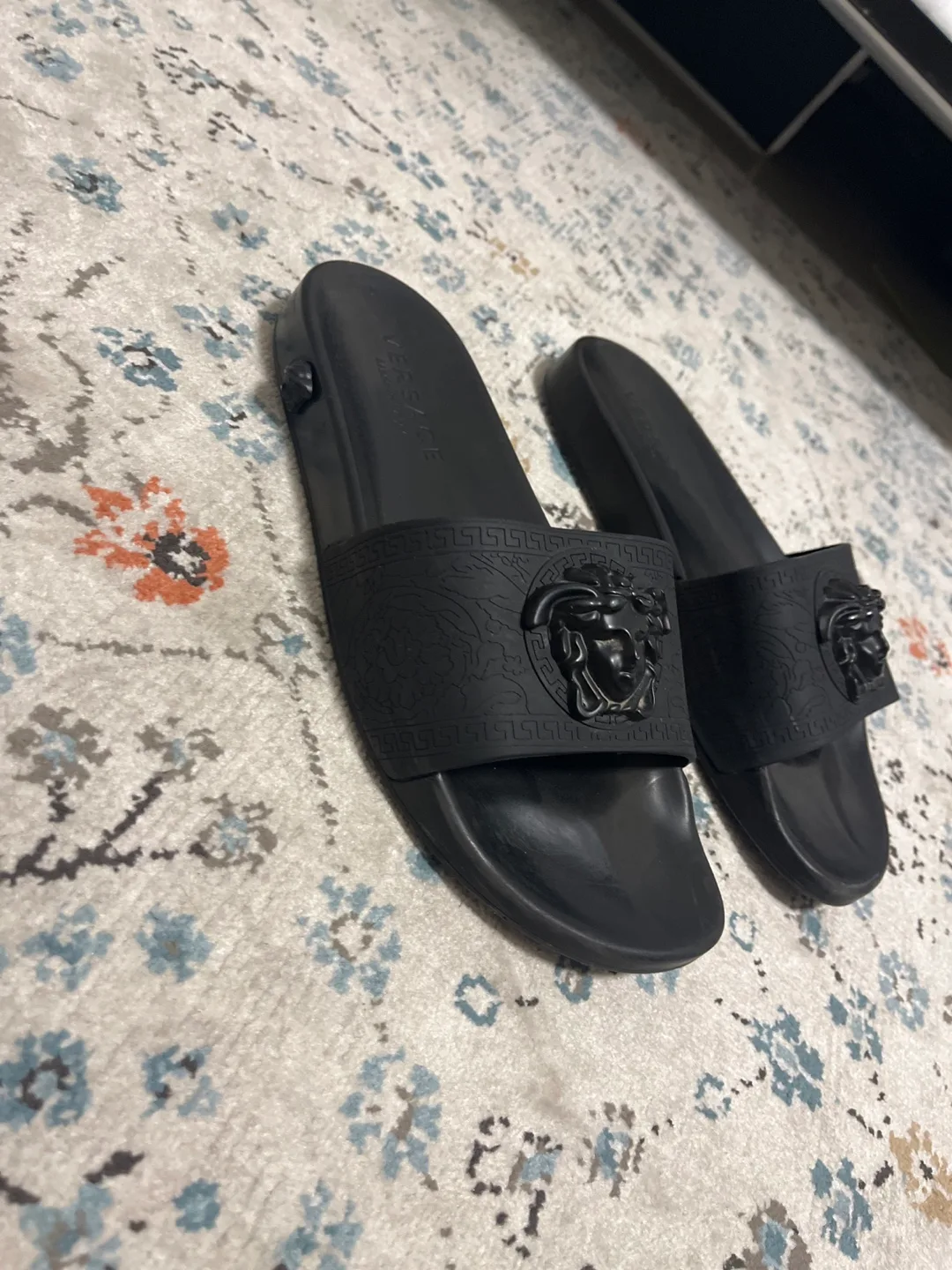 Versace Black Slides image indicator(2)