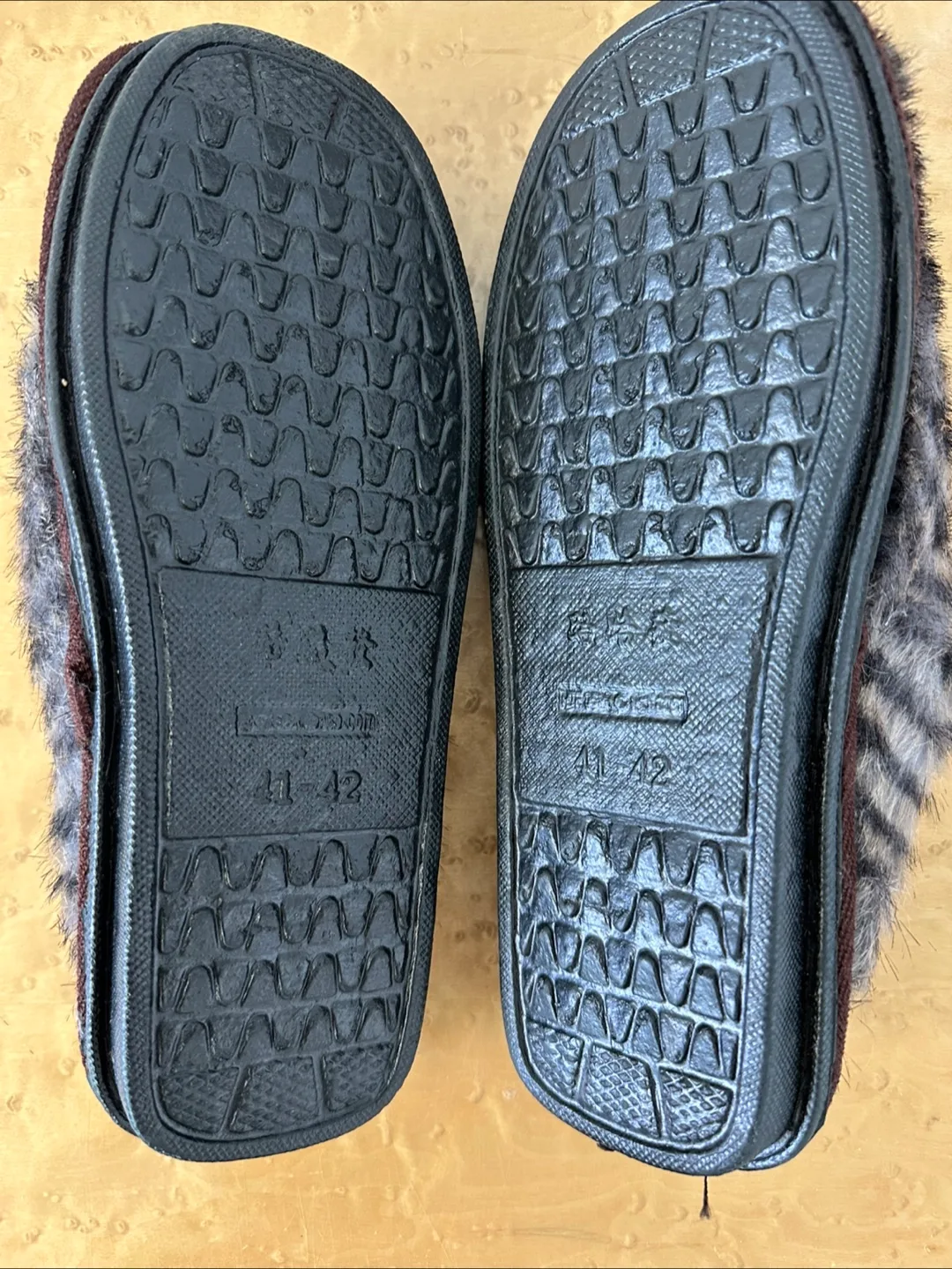 Grey Fuzzy Slippers Size 41-42 image indicator(2)