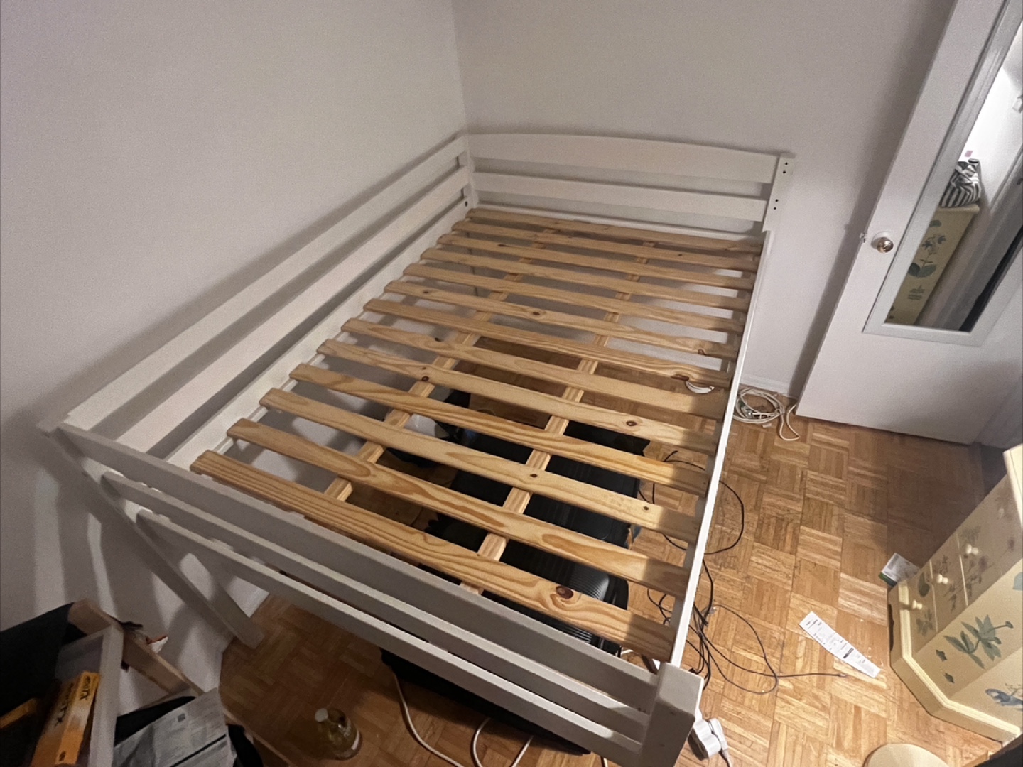 White full platform bed - photo 2