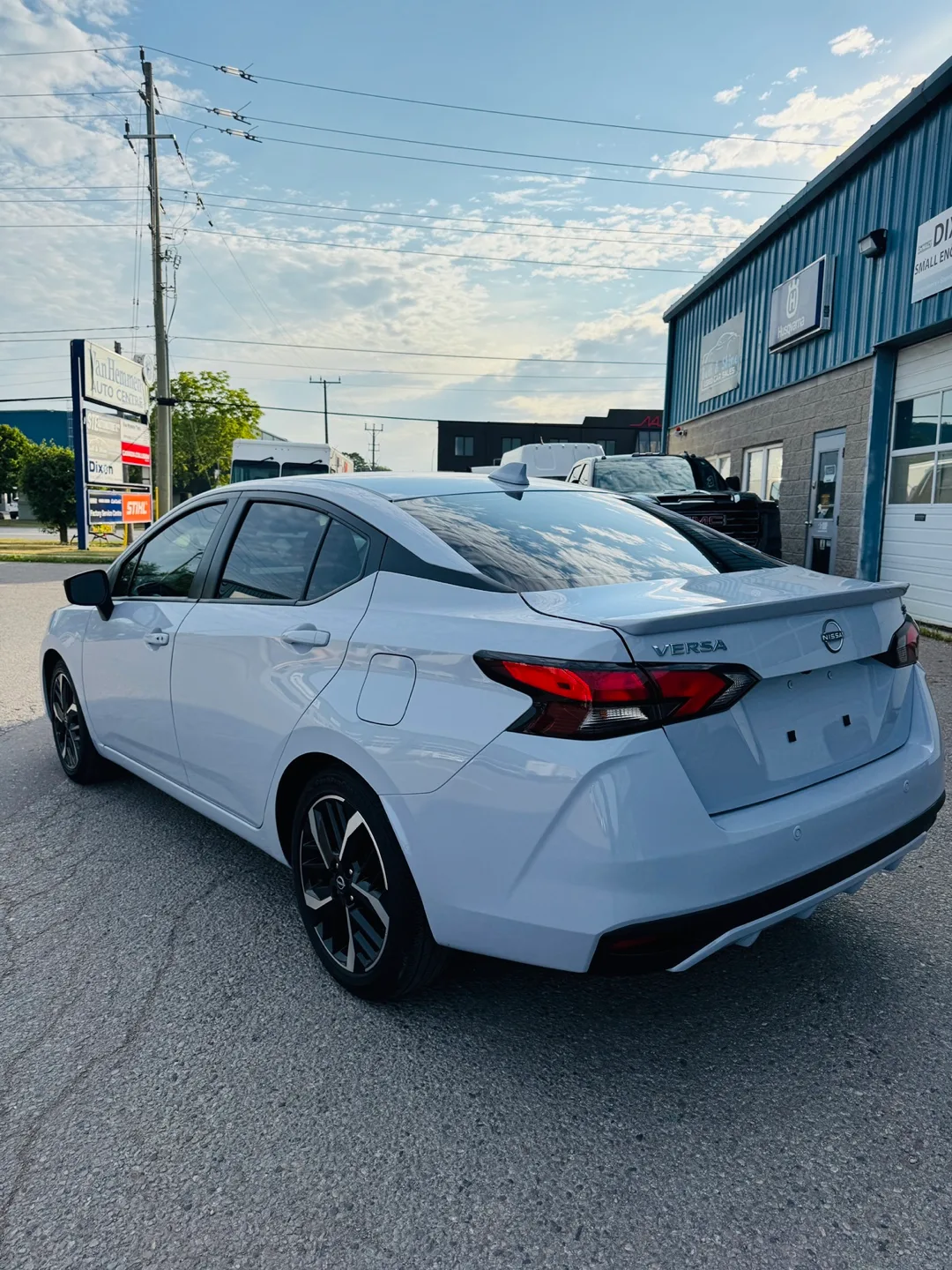 2024 Nissan Versa SR image indicator(3)