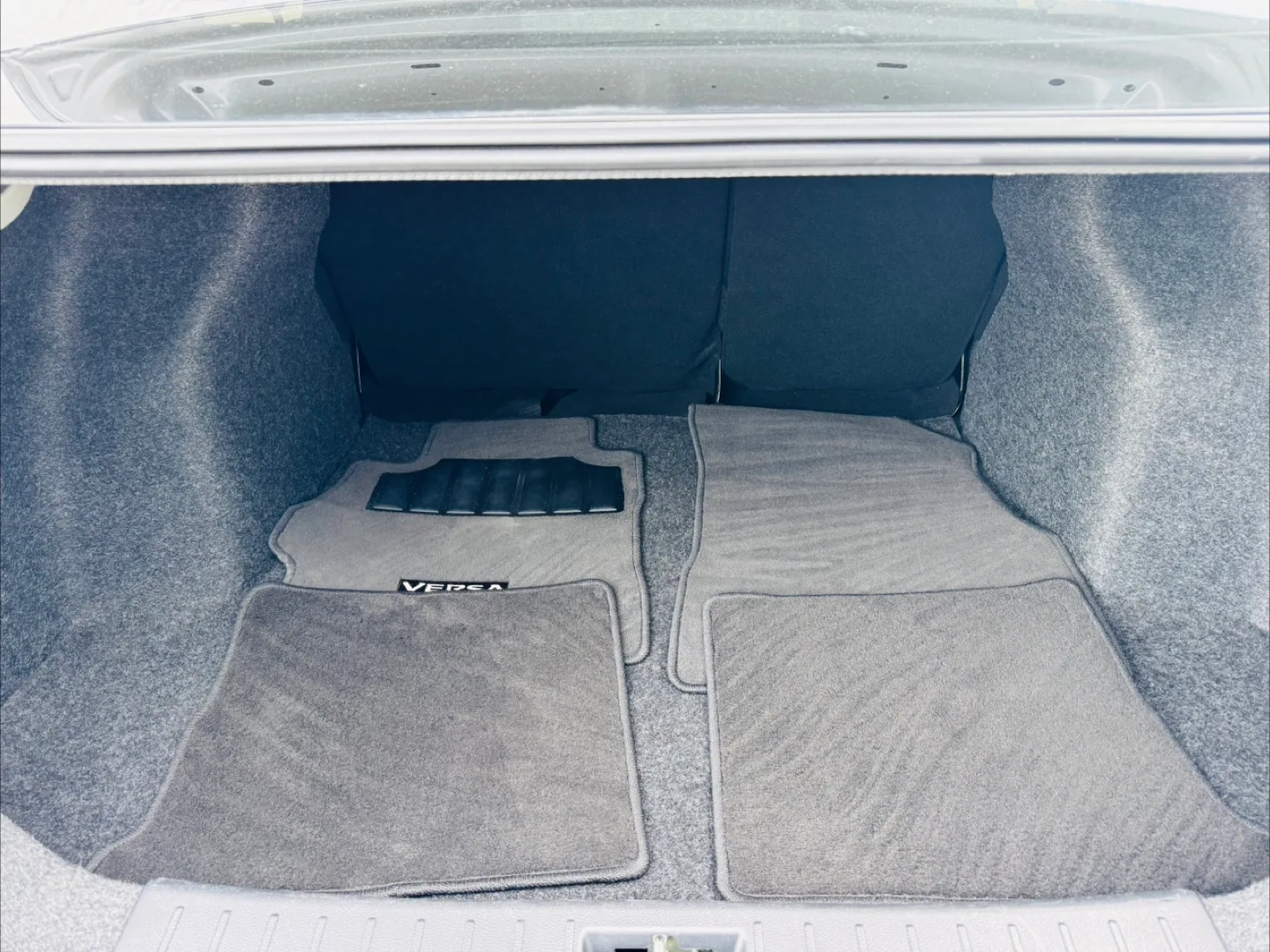 2024 Nissan Versa SR image indicator(9)