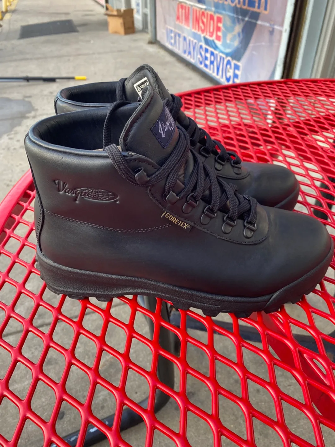 Vasque Sundowner GTX Men's Black Leather Boots - Size 9M thumbnail