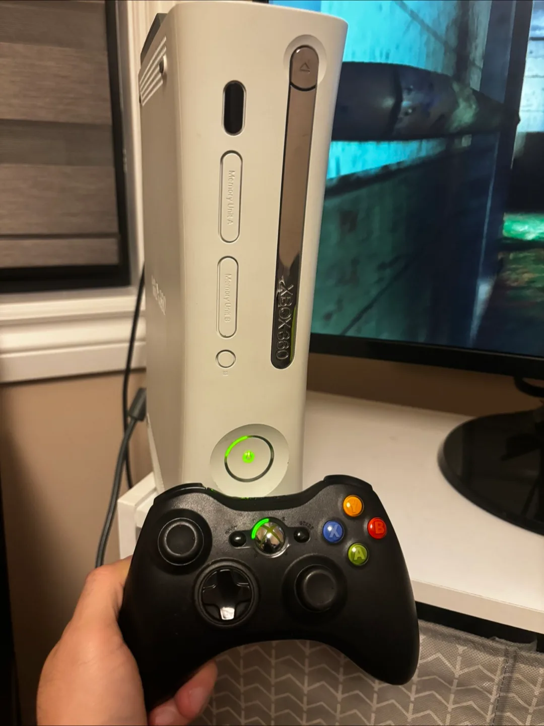 Xbox 360 Console with Controller image indicator(4)
