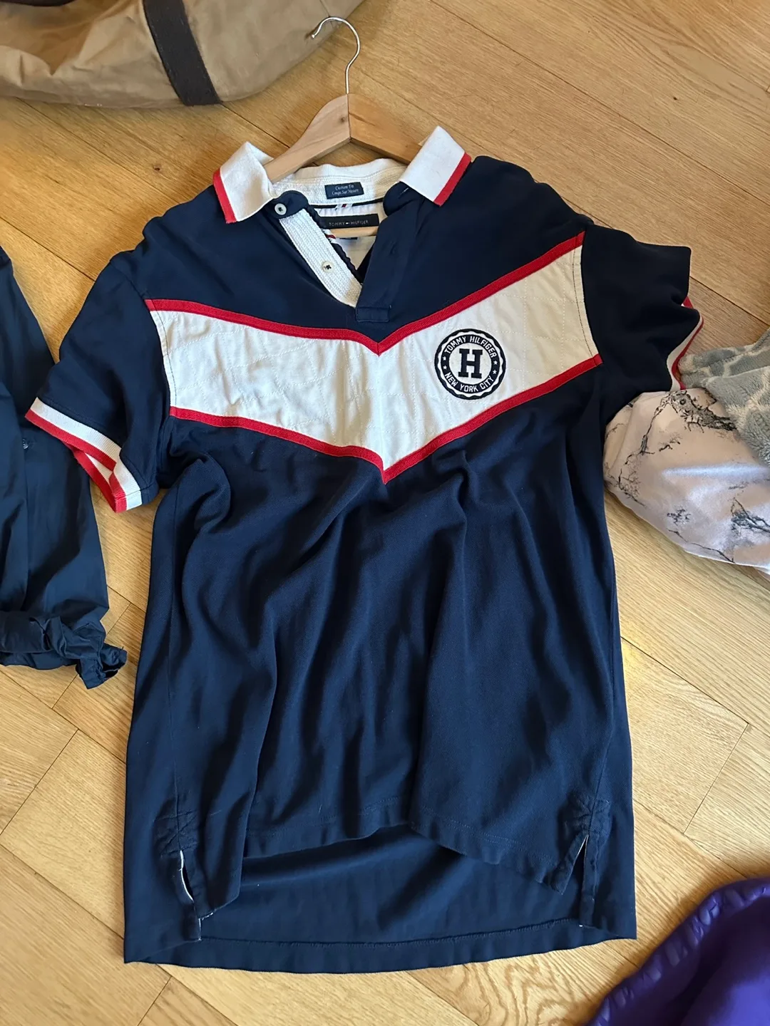 LIKE NEW VINTAGE TOMMY HILFIGER NYC POLO T SHIRT MEN SIZE LARGE thumbnail