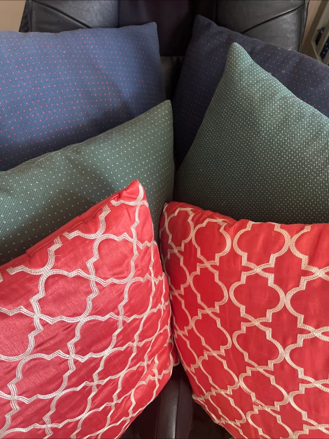 Kate Spade Throw Blanket - Red & Pink image indicator(3)