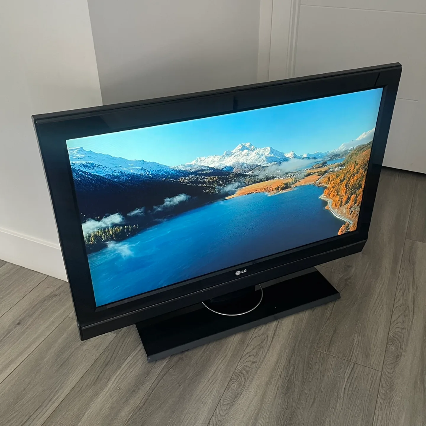 LG 37" LCD TV thumbnail