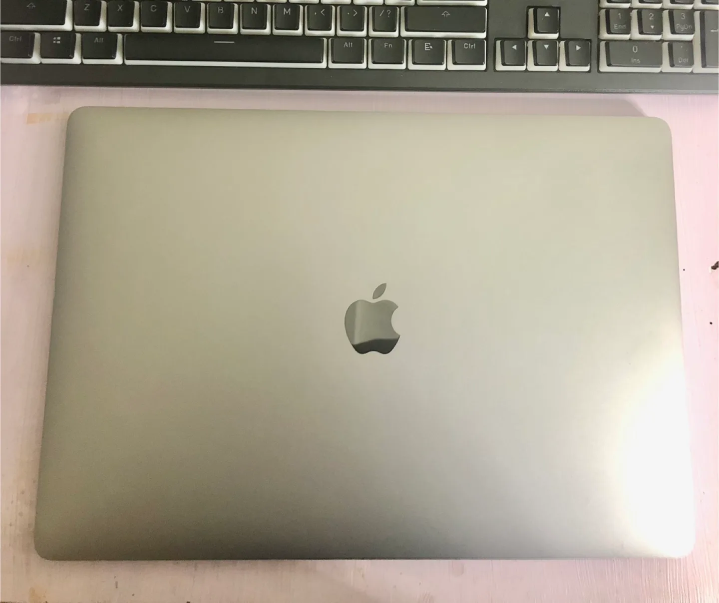 Apple MacBook Pro 16-inch image indicator(4)