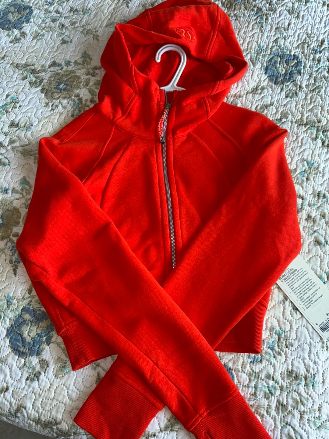 Lululemon Scuba Cropped Hoodie Size 6 thumbnail