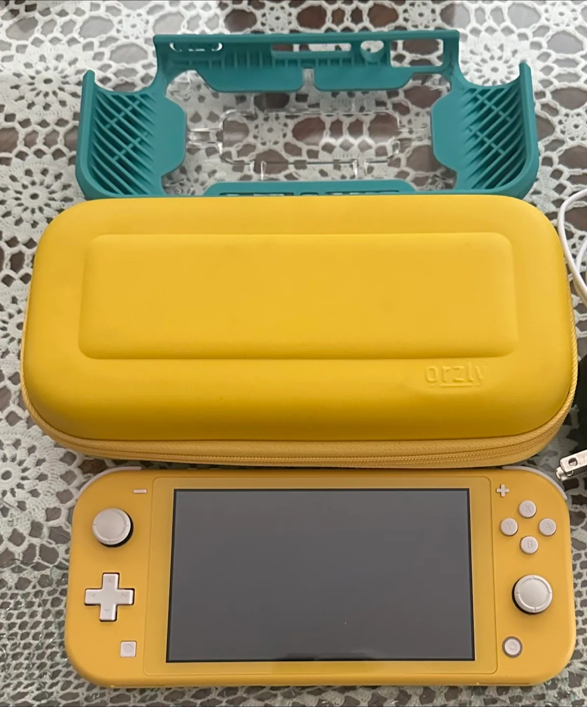 Nintendo Switch Lite Yellow with Case thumbnail