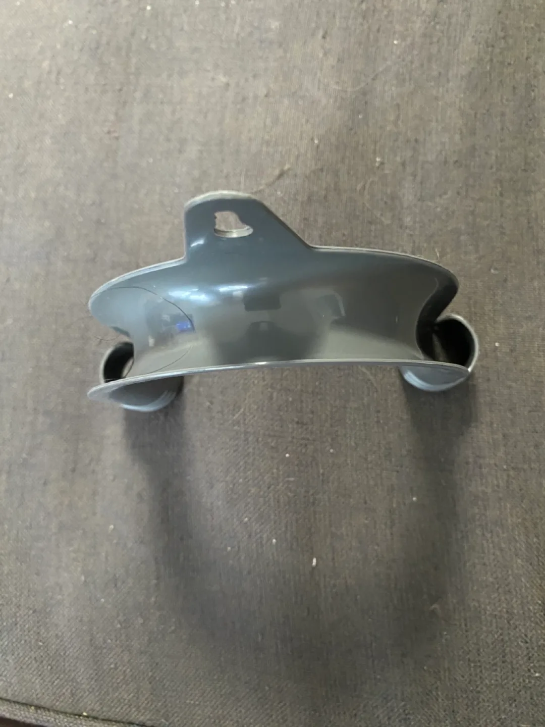 Free - Grey Plastic U-Shaped Hose Holder 🇨🇦 image indicator(2)