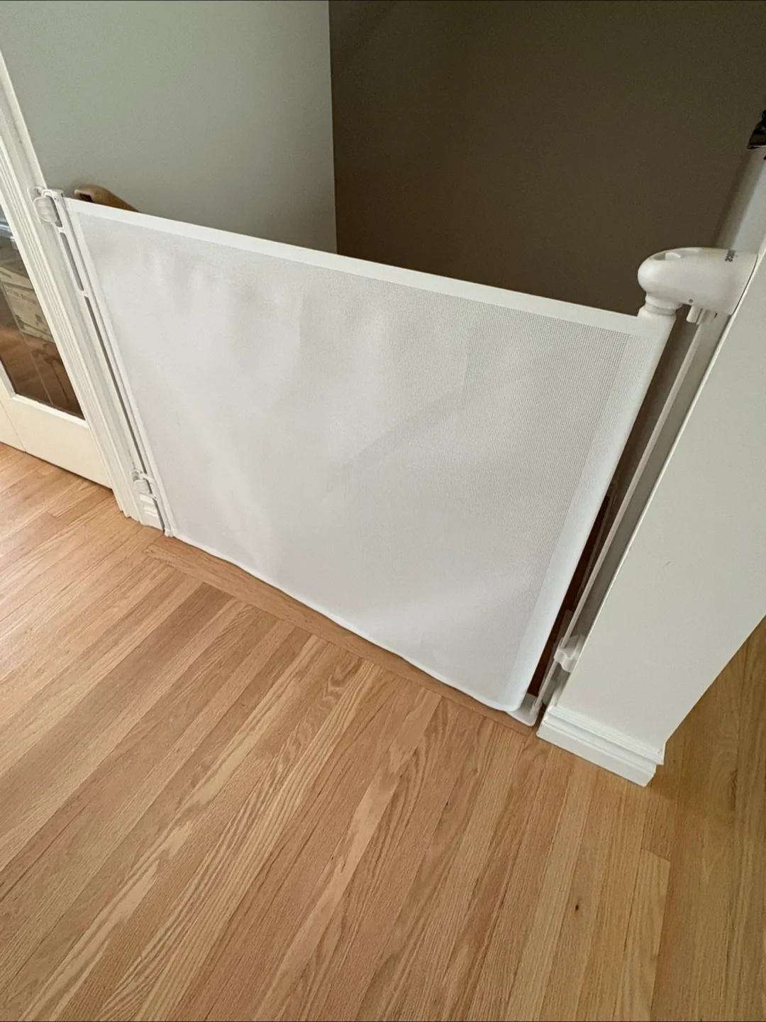 Retractable Baby Gate - White image indicator(2)