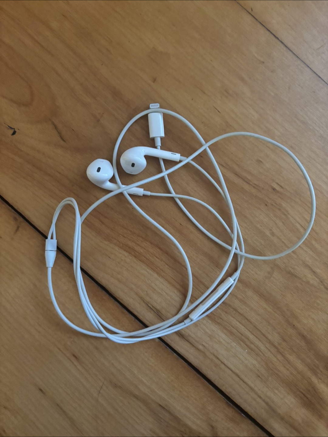 Apple EarPods - Wired Headphones