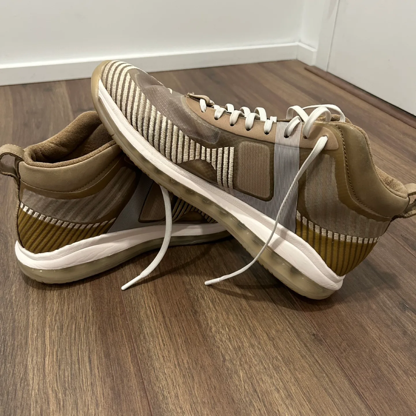 Nike - John Elliott X Lebron James (parachute beige) - US 10.5 image indicator(4)