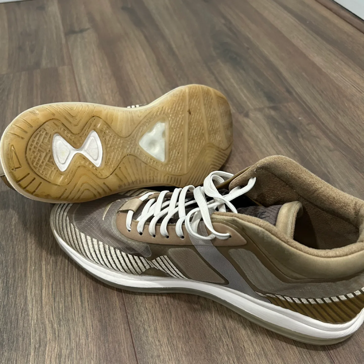 Nike - John Elliott X Lebron James (parachute beige) - US 10.5 image indicator(7)