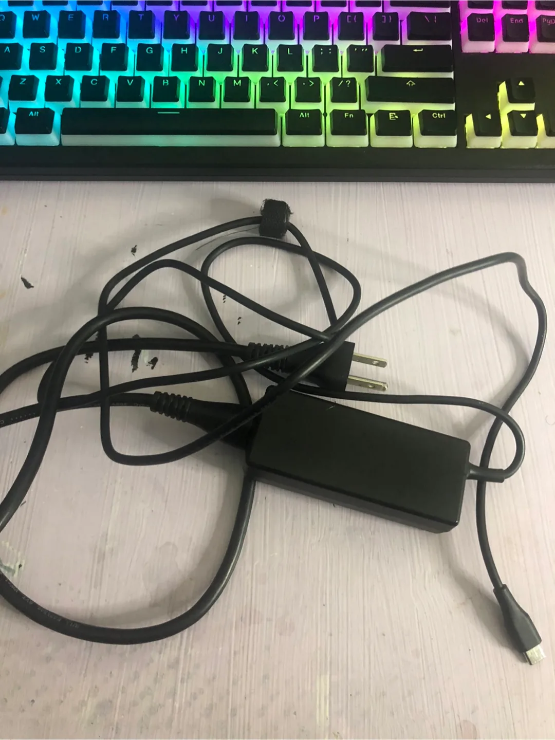 Apple MacBook Pro 16-inch image indicator(9)