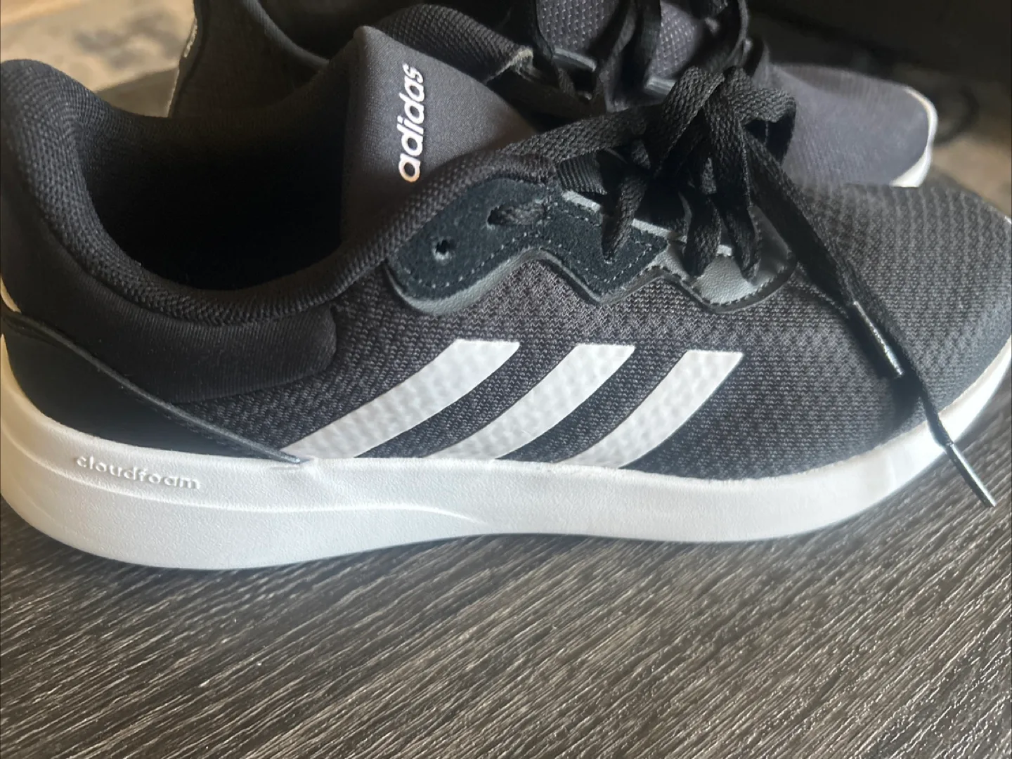 🔴🔴🔴Adidas Comfort Shoes - Size 7 image indicator(2)