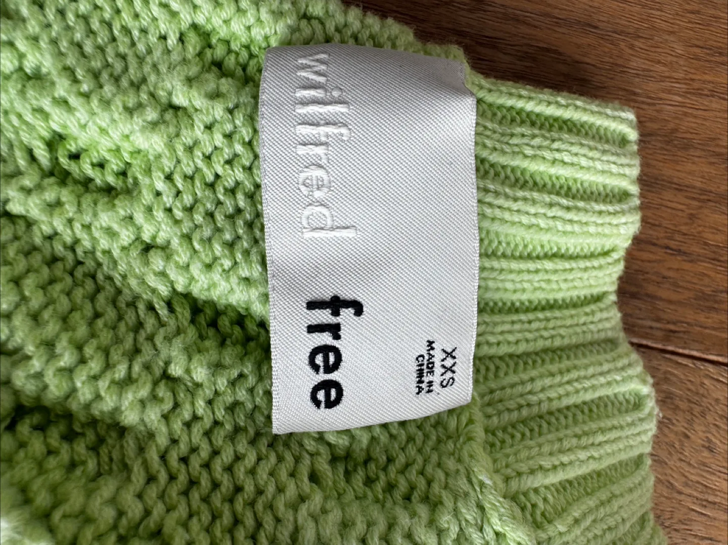 Wilfred free cropped sweater (xxs like new condition) image indicator(3)