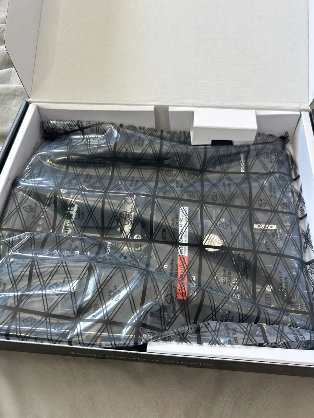 MSI MAG b650 tomahawk wifi motherboard image indicator(3)