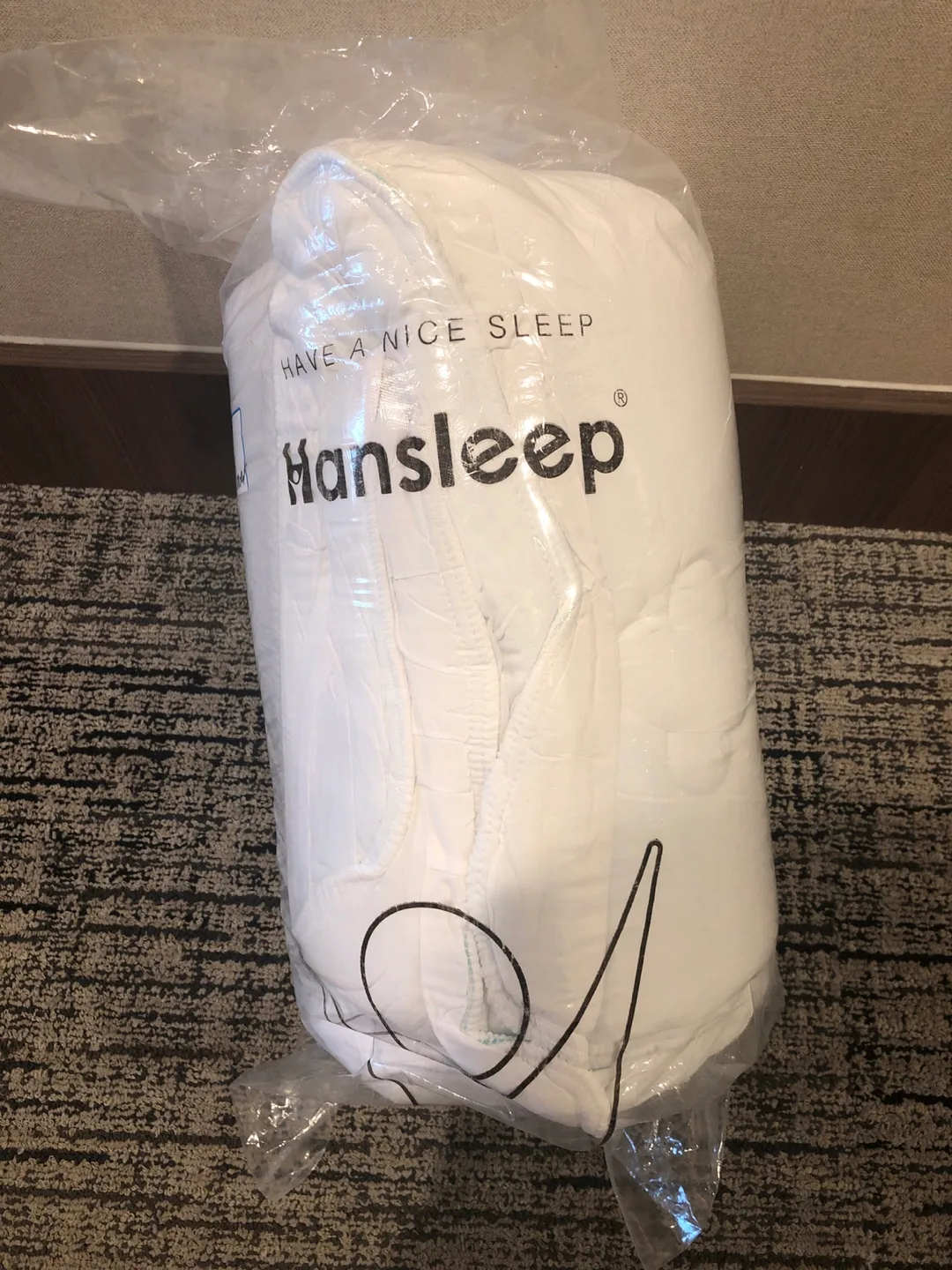 New!  🇨🇦 Queen Mattress Cover - New in Package! thumbnail