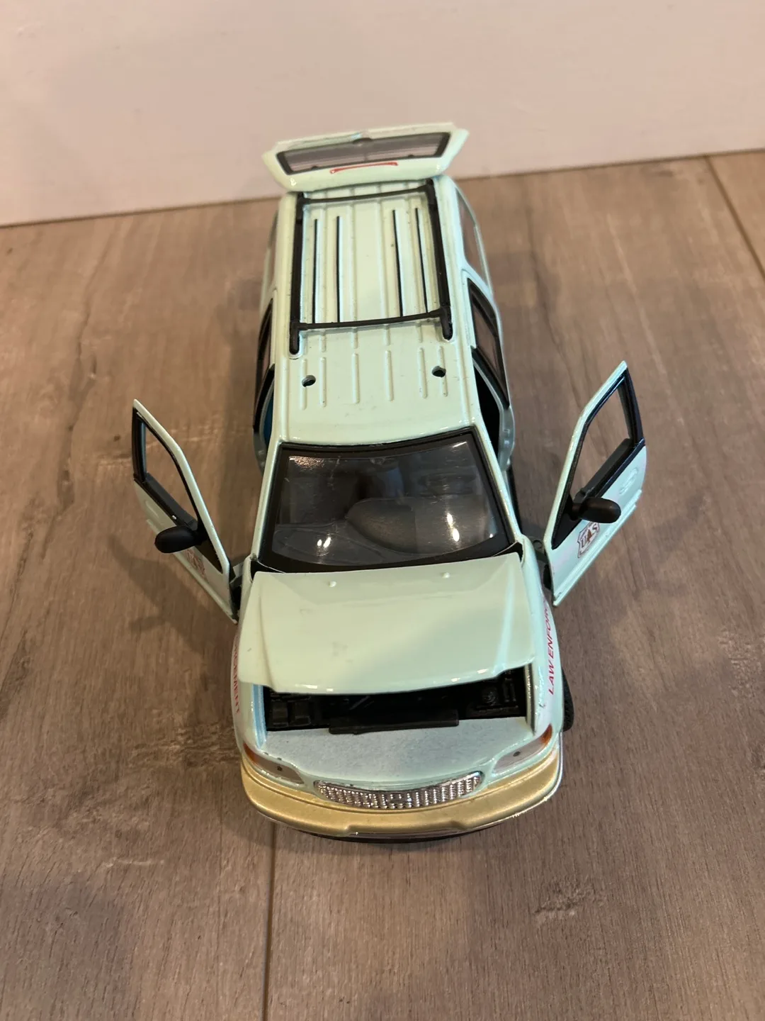 Ford Expedition Law Enforcement Diecast Model image indicator(5)