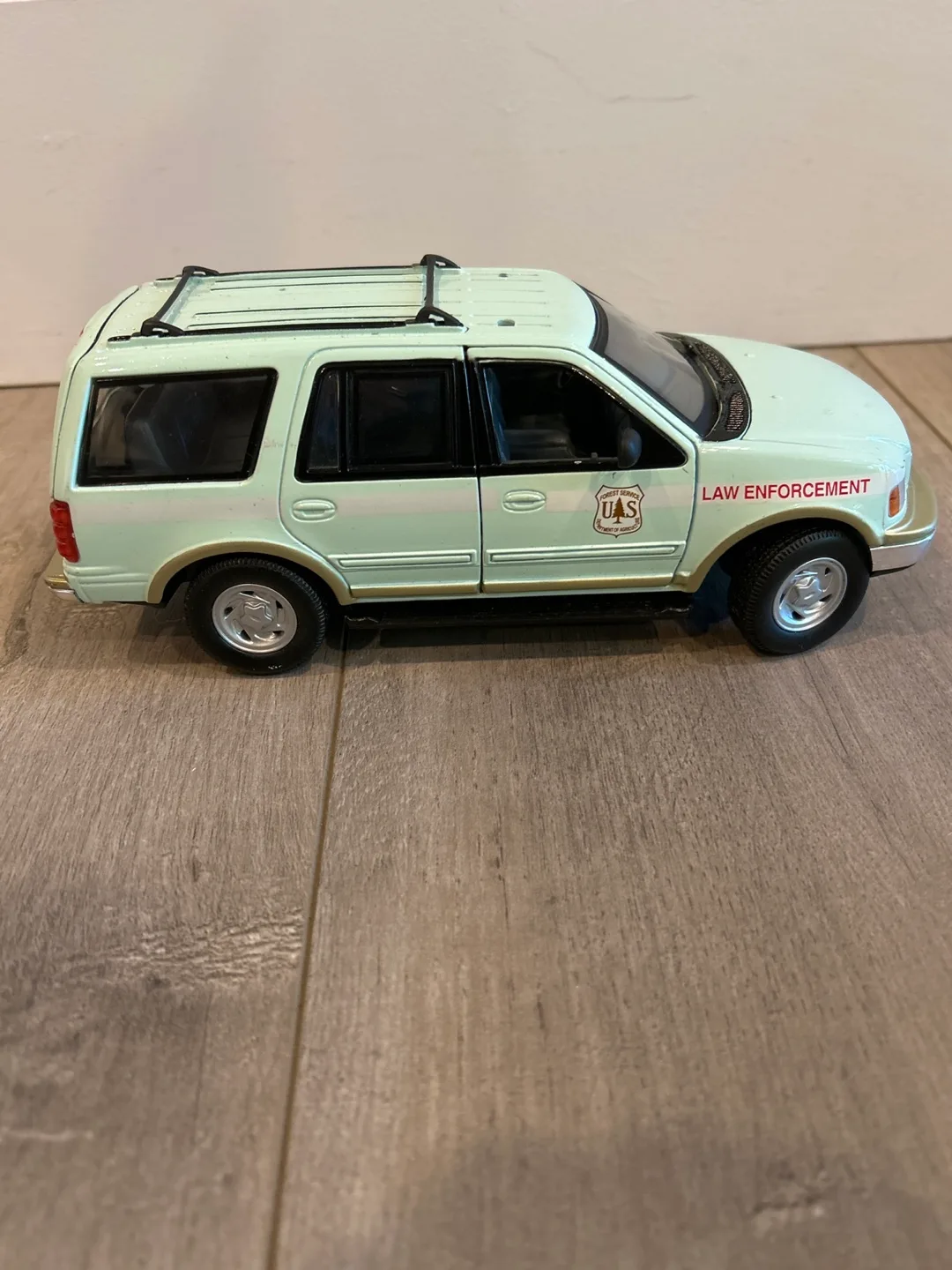 Ford Expedition Law Enforcement Diecast Model image indicator(2)