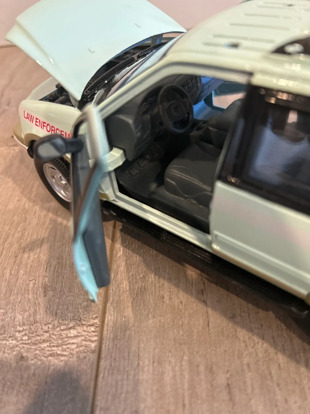 Ford Expedition Law Enforcement Diecast Model image indicator(6)