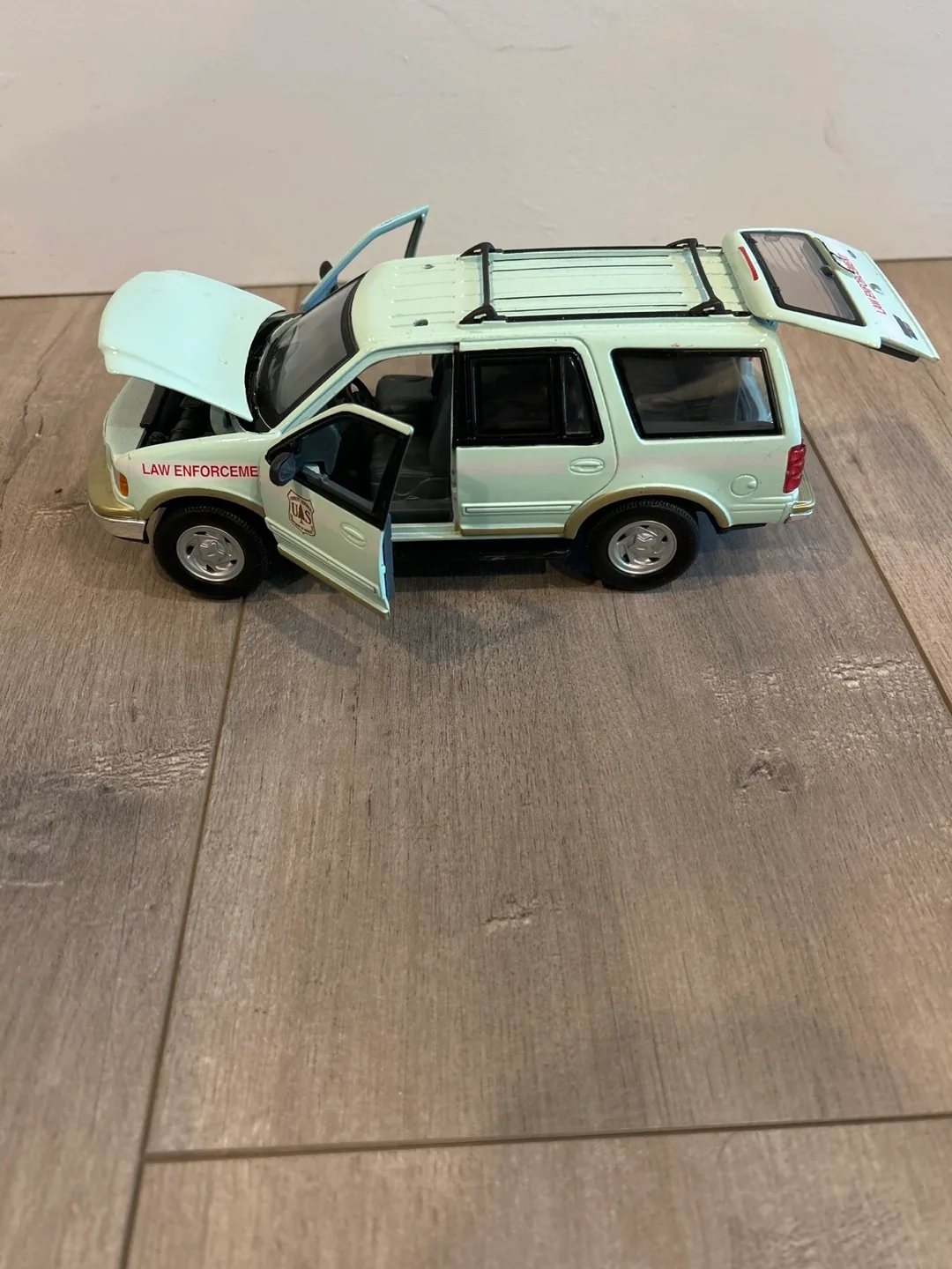 Ford Expedition Law Enforcement Diecast Model image indicator(7)