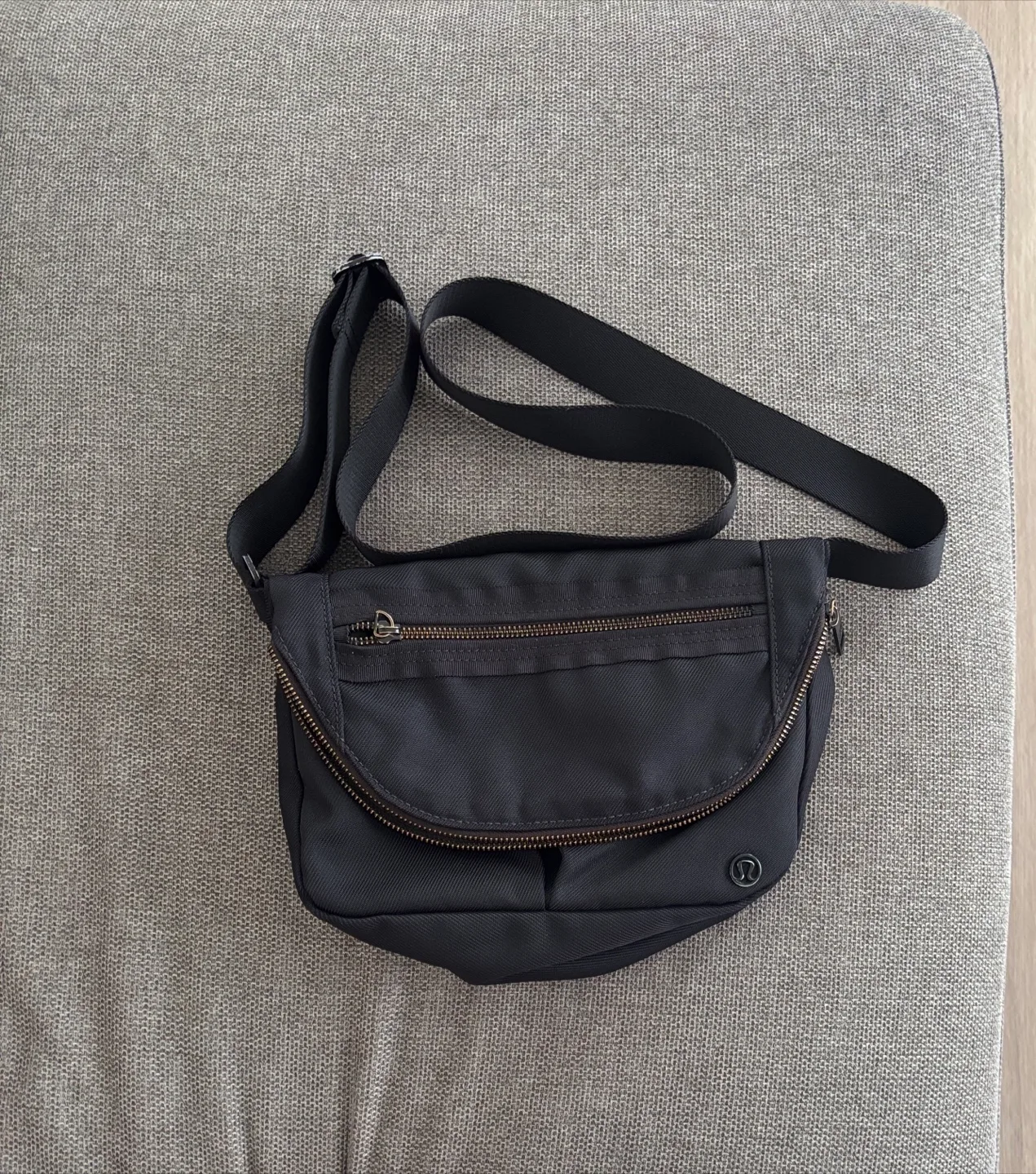 Lululemon crossbody bag thumbnail