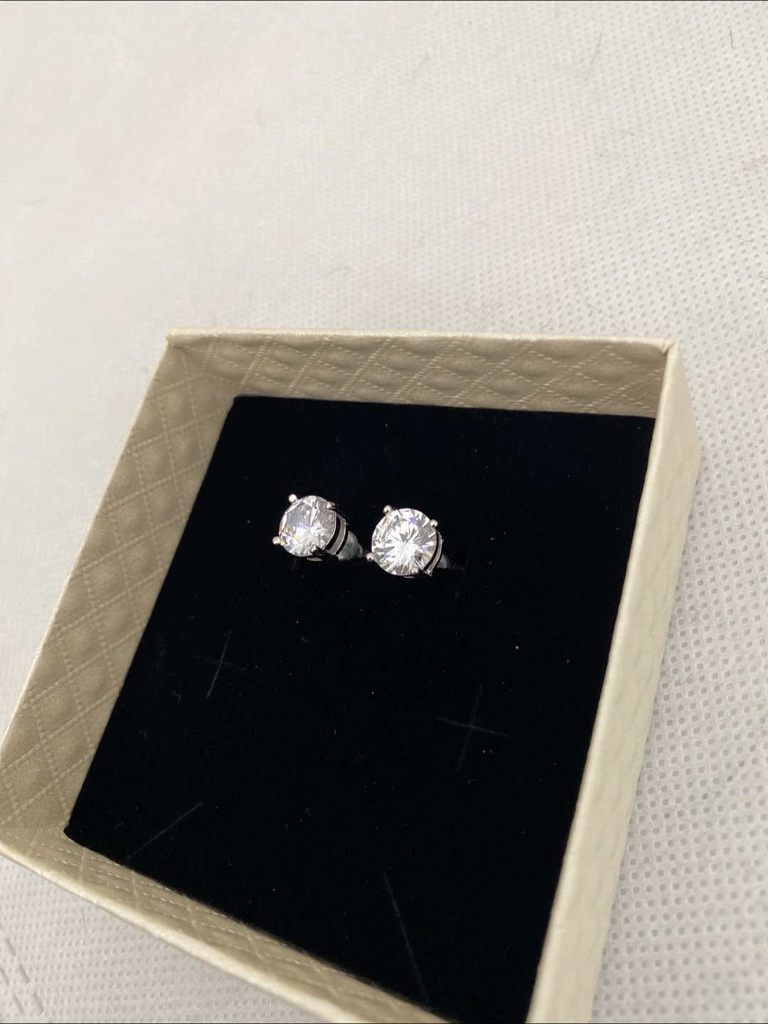 2 carat each moissanite studds for men - photo 2
