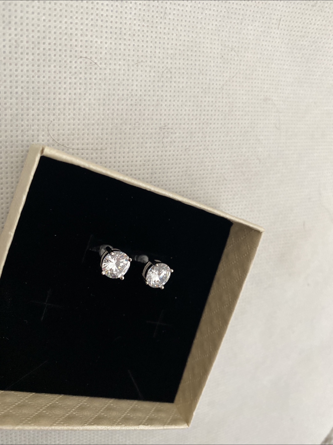 2 carat each moissanite studds for men - photo 3