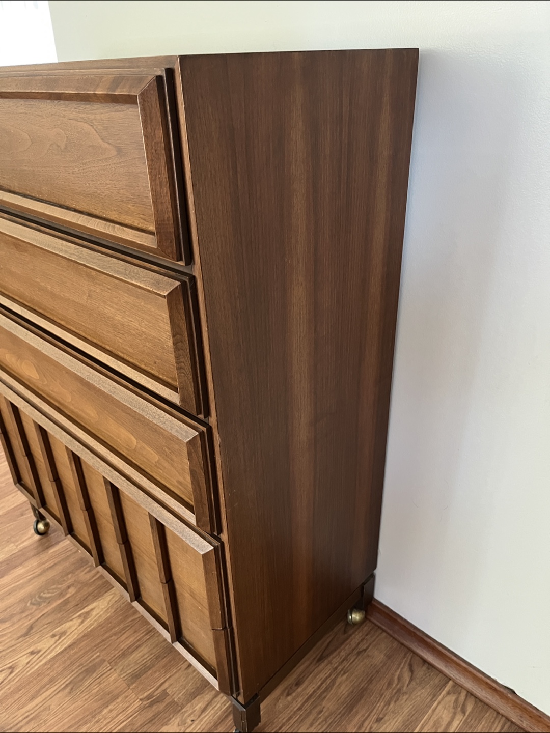 PENDING…Vintage Cinnamon Walnut Chest of Drawers circa 1970 - photo 3