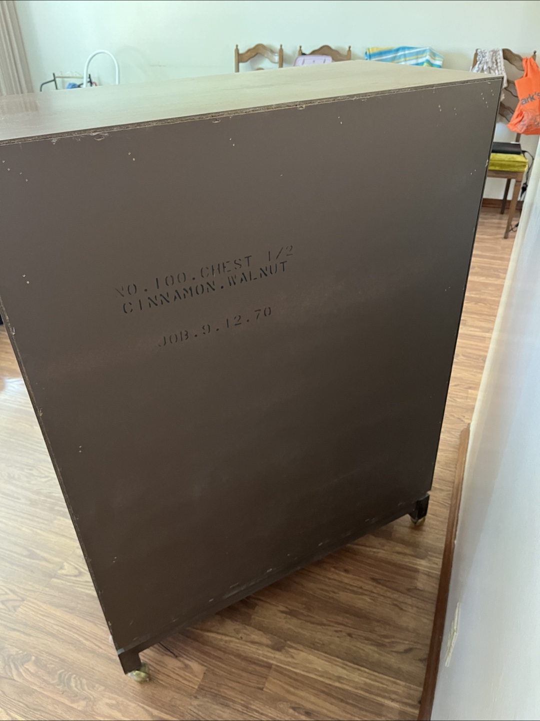 PENDING…Vintage Cinnamon Walnut Chest of Drawers circa 1970 - photo 5