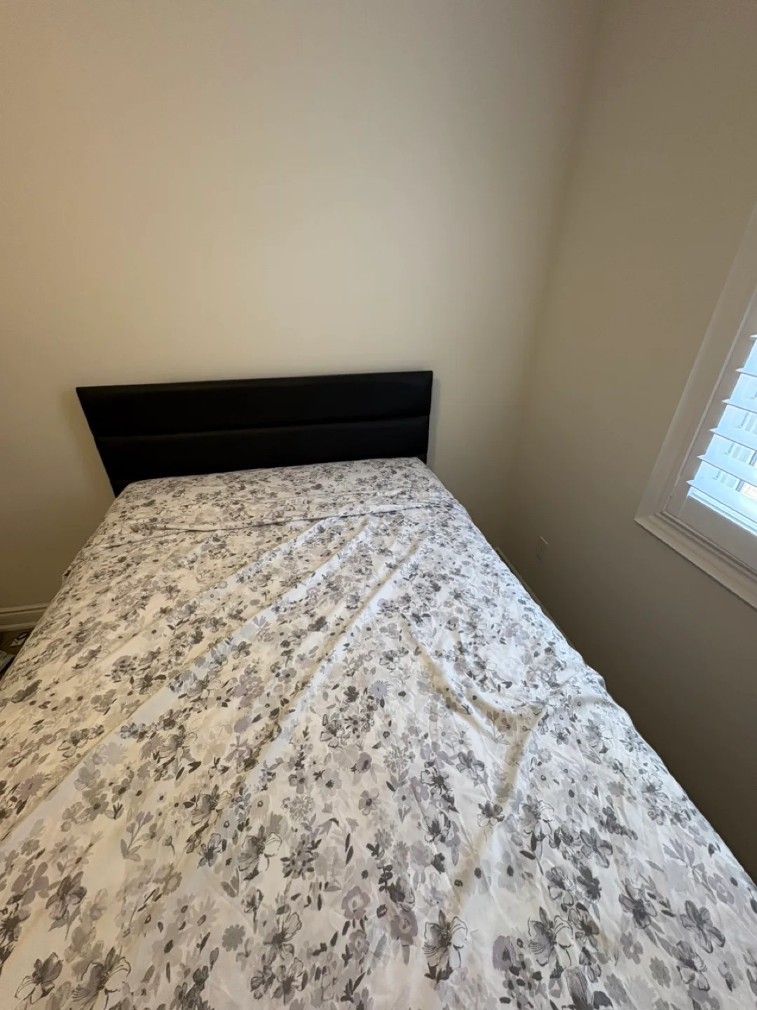 Selling a double / full bed frame, in black **open to negotiate image indicator(3)