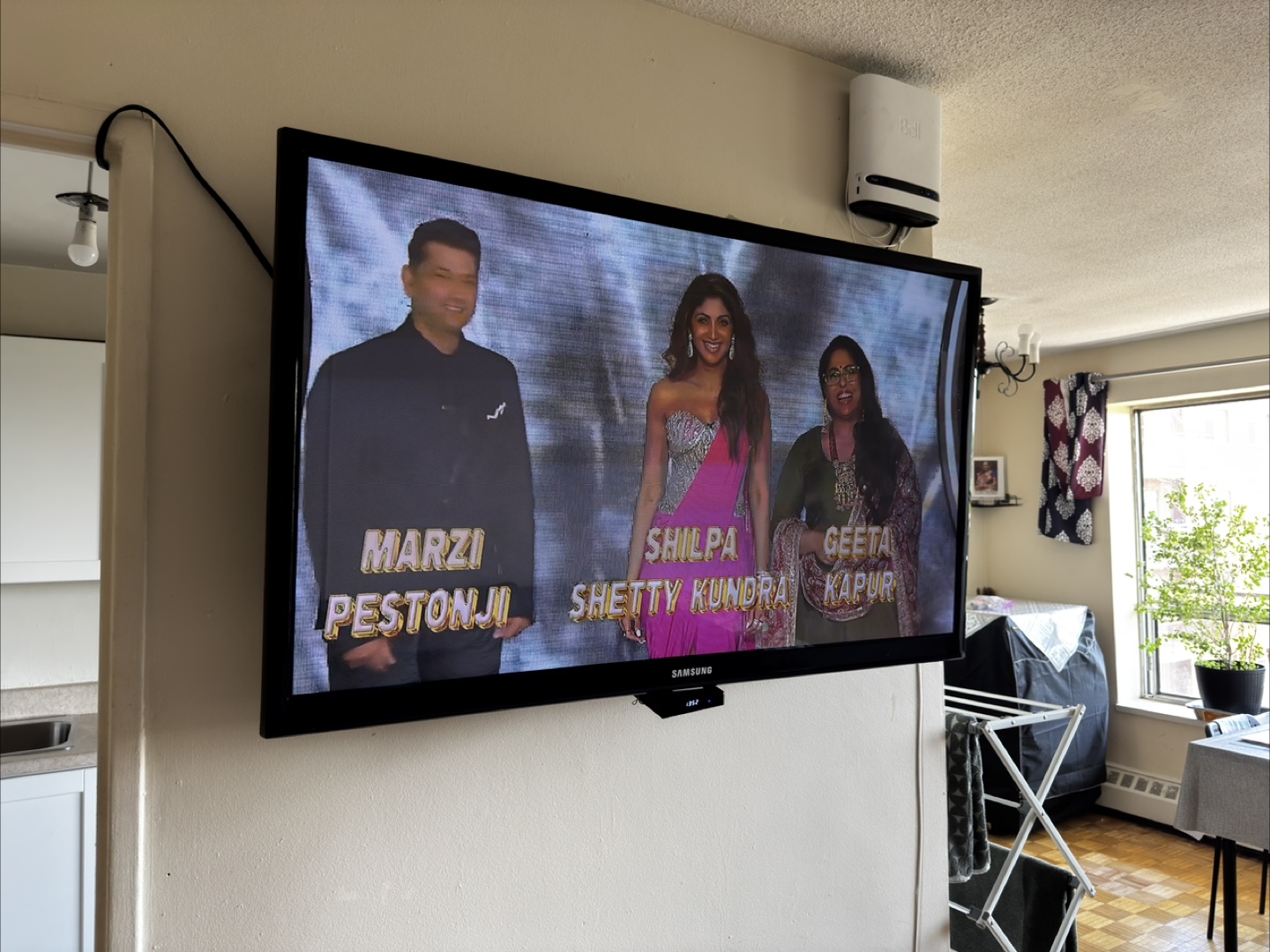55” Samsung HD TV + 4K Roku Stick with Dolby Vision - photo 4