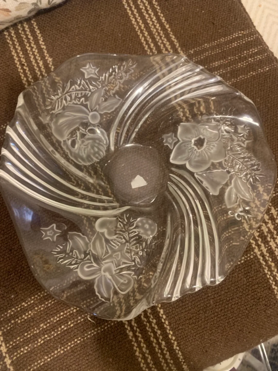Floral Etched Glass Bowl image indicator(2)