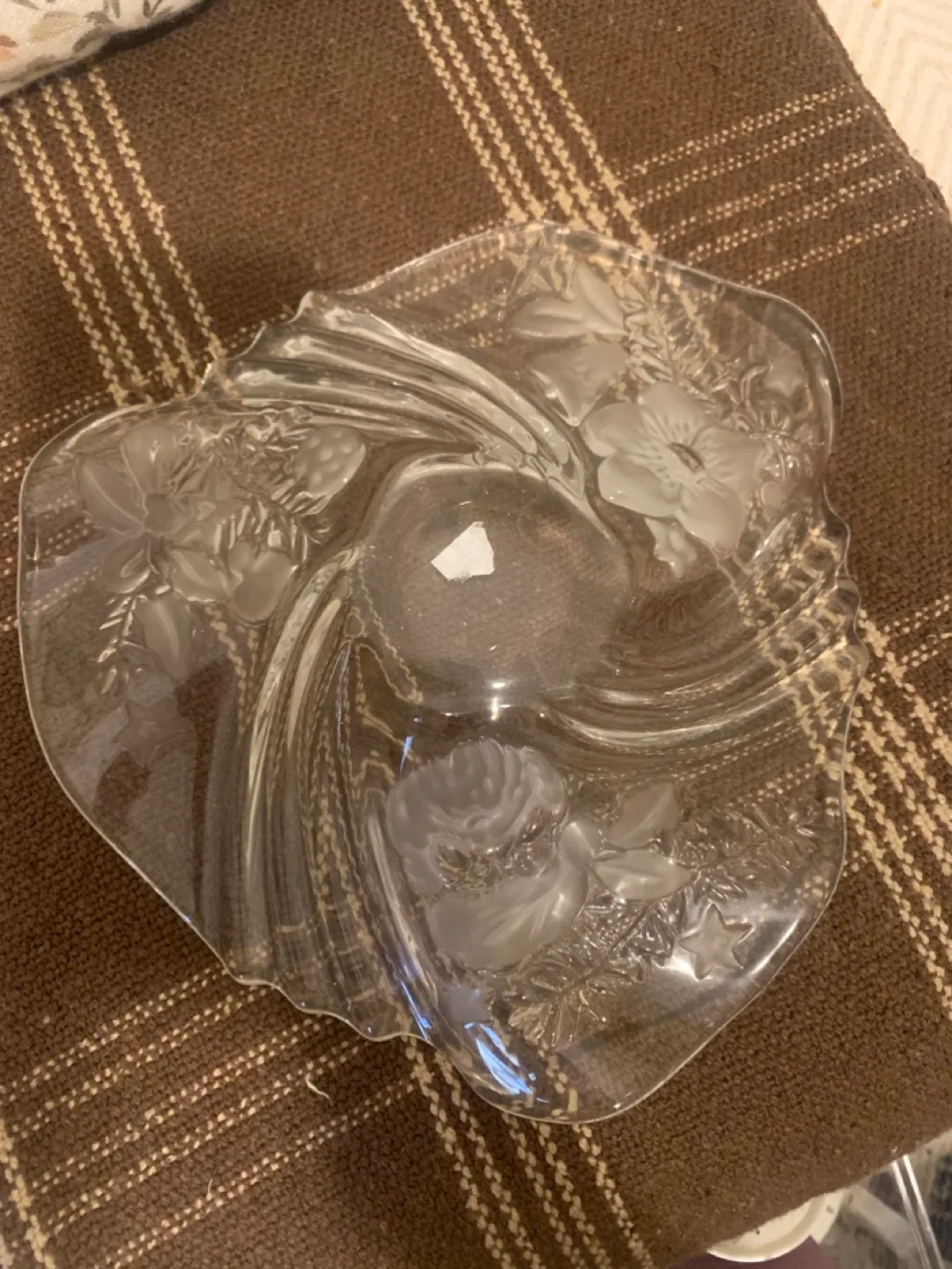 Floral Etched Glass Bowl image indicator(3)
