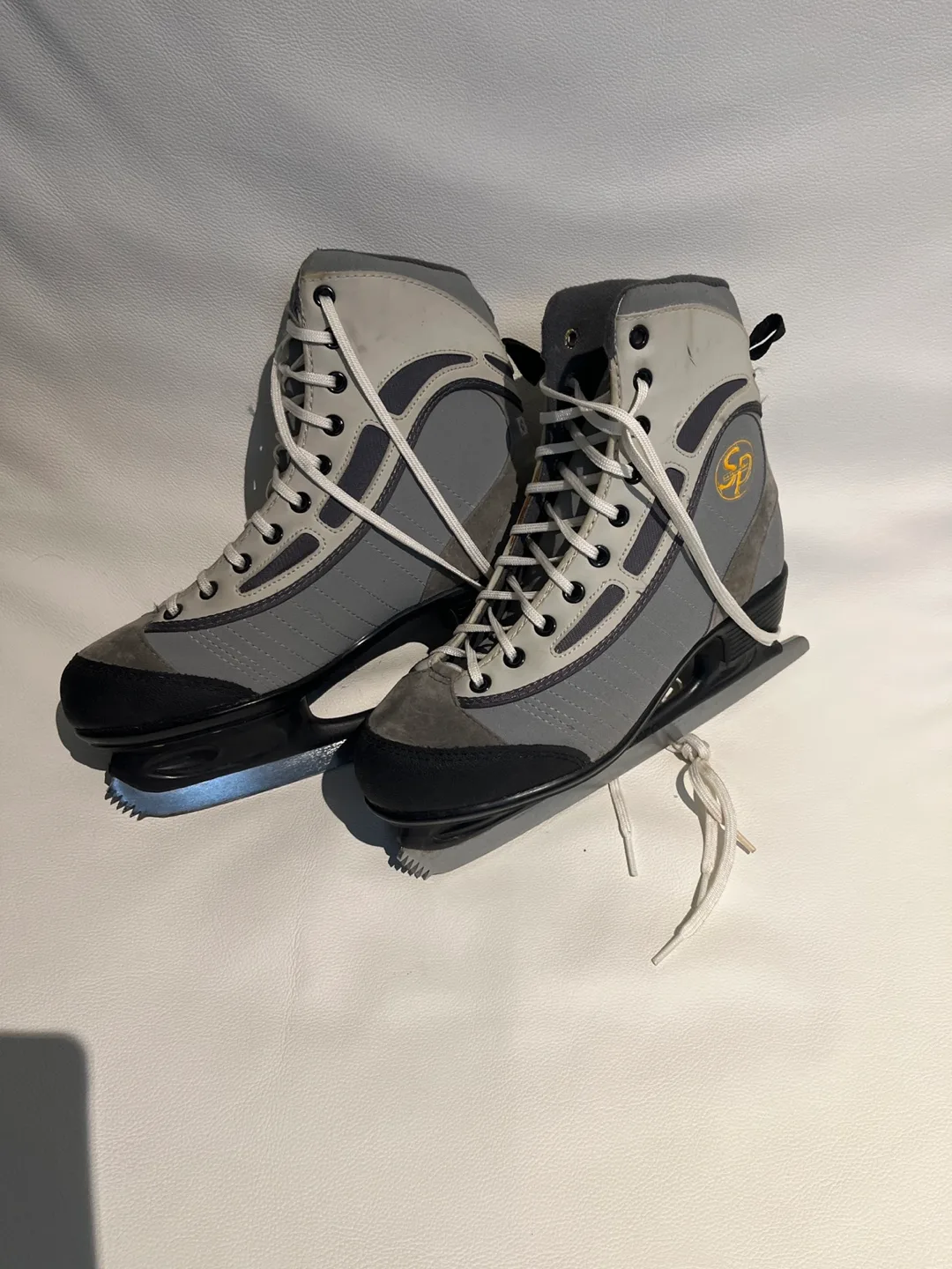 SP Teri Figure Skates - Size 7 image indicator(2)