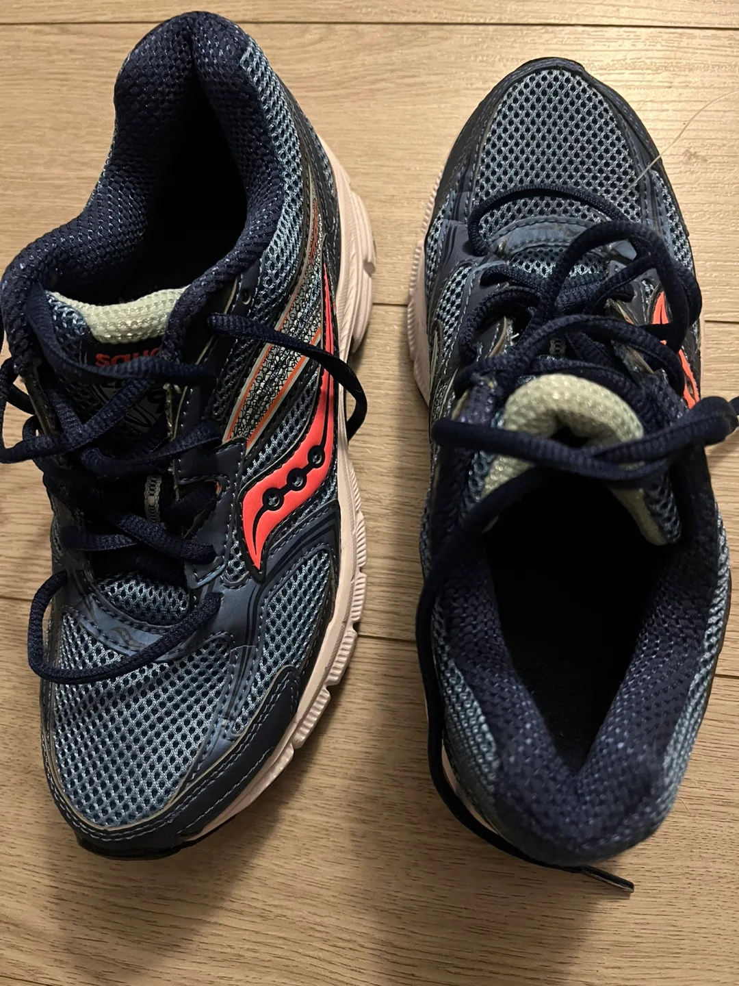 Saucony Women's Running Shoes - Size 6 thumbnail