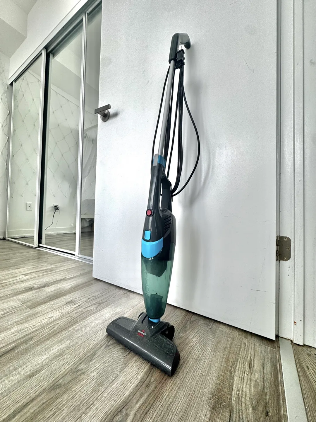 Bissell Lightweight 3-in-1 Vacuum (Grey and Blue) thumbnail