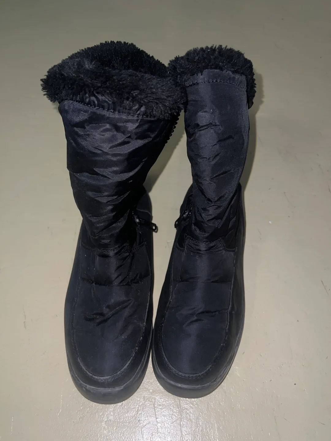 London Too Black Winter Boots - Size 8 image indicator(2)