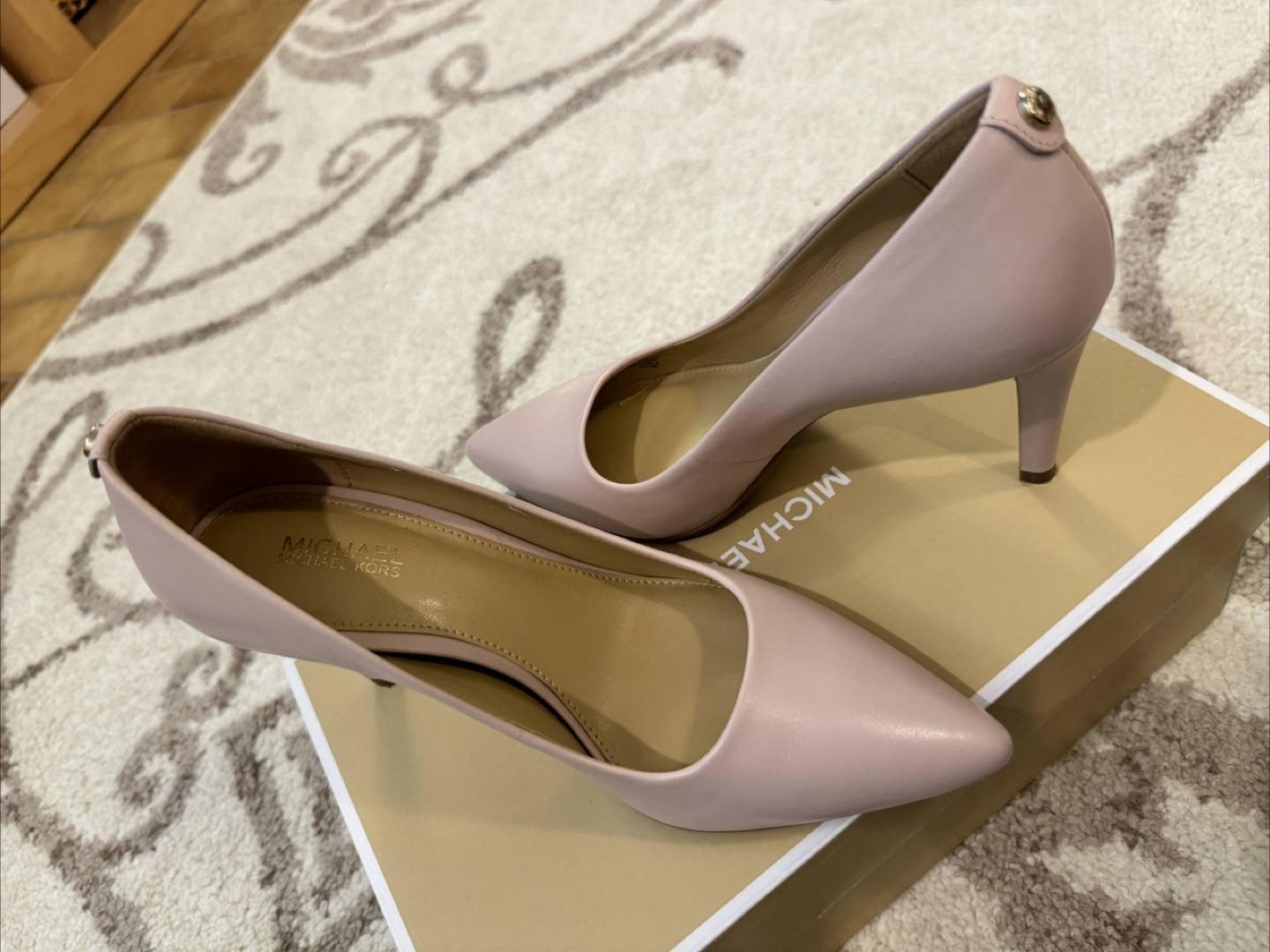 Michael Kors Dorothy Heels - Size 5 - photo 3