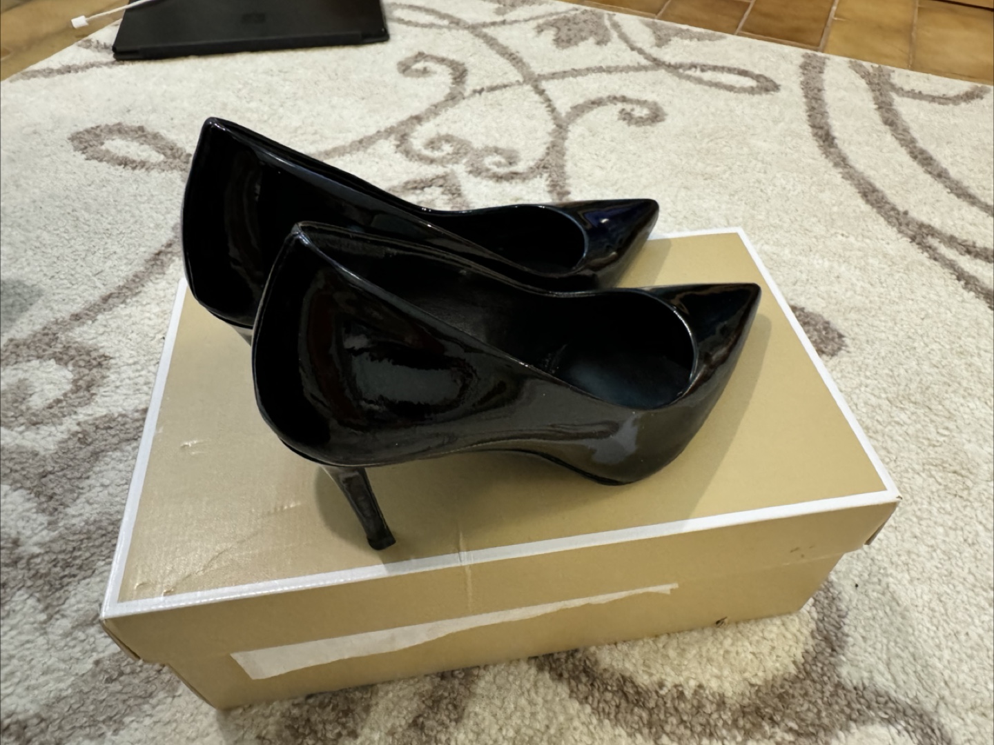 Michael Michael Kors Keke Mid Pump - Size 5M - photo 4