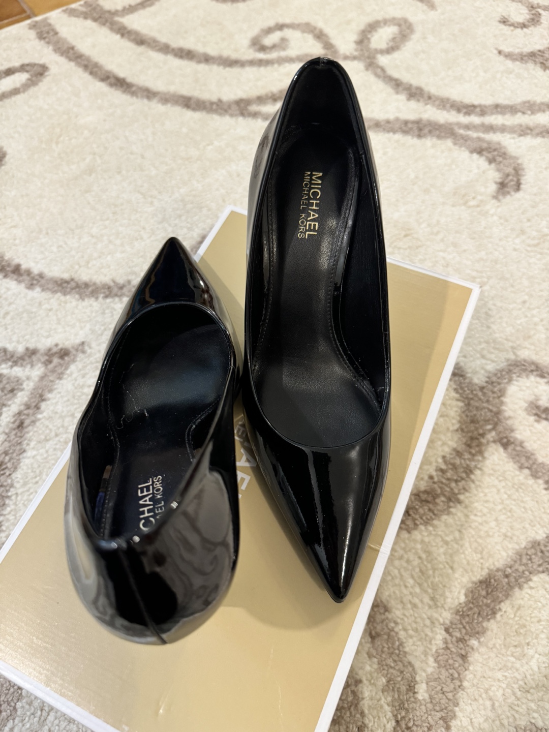 Michael Michael Kors Keke Mid Pump - Size 5M
