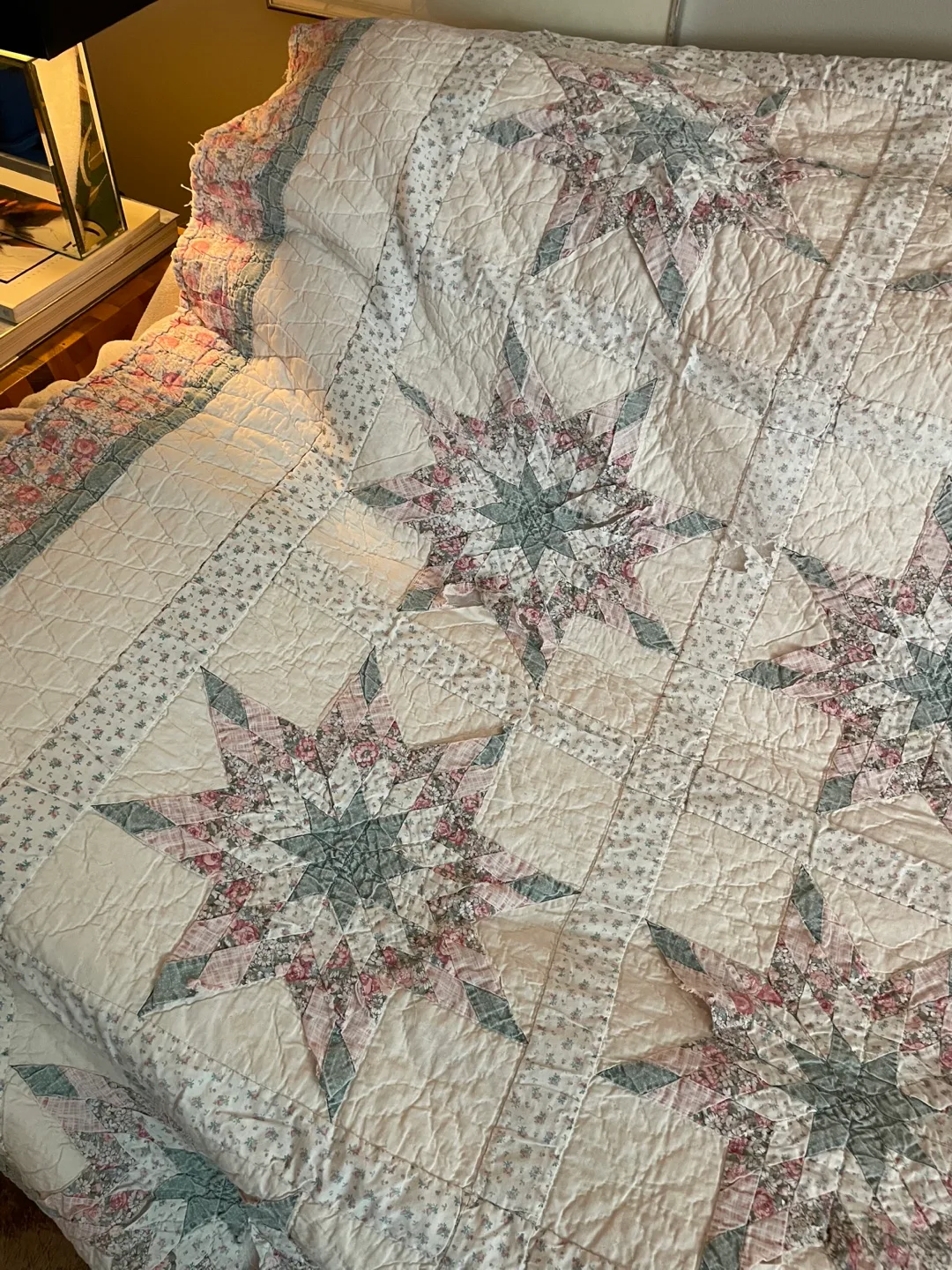 Very Vintage Floral Star Quilt thumbnail